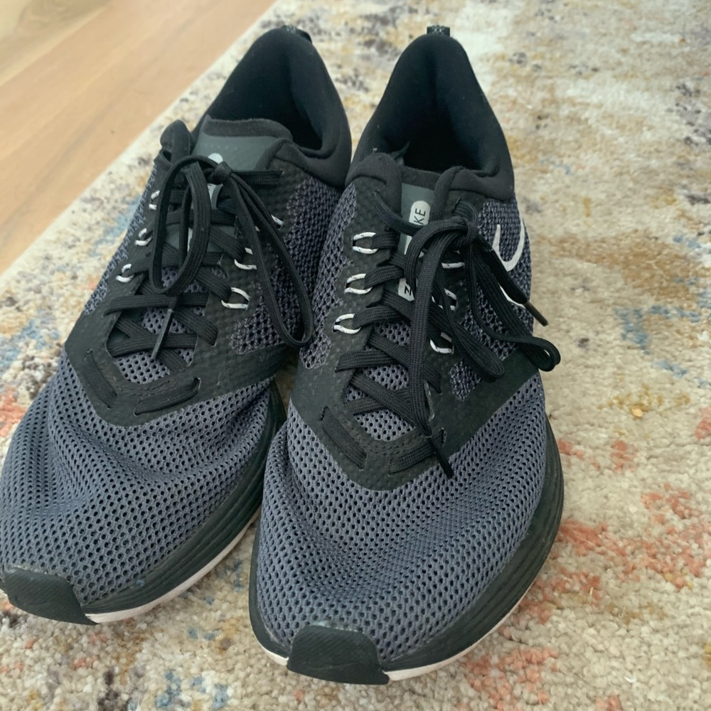 Women’s Nike Zoom Size 8